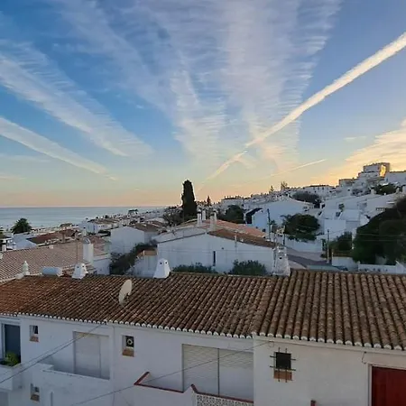 Seaview 100m From דירה